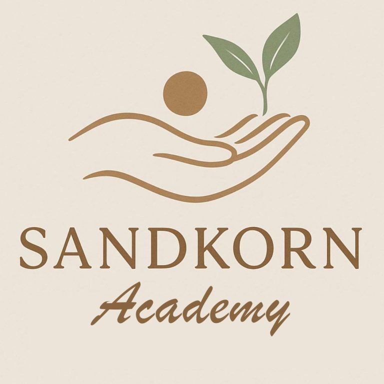 Logo der Sandkorn Akademie mit Hand, Pflanze und Punkt.